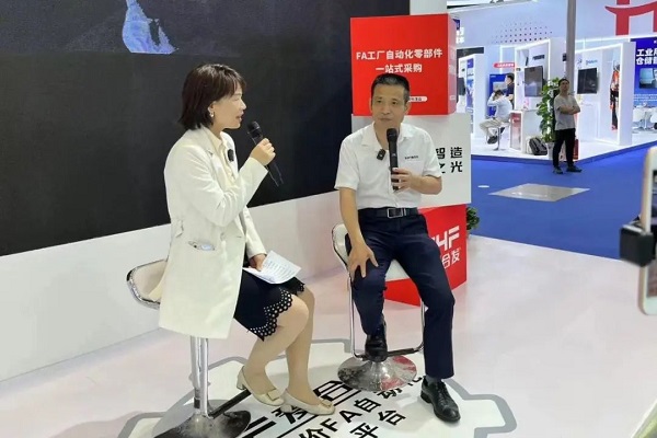 現(xiàn)場直播，暢談發(fā)展